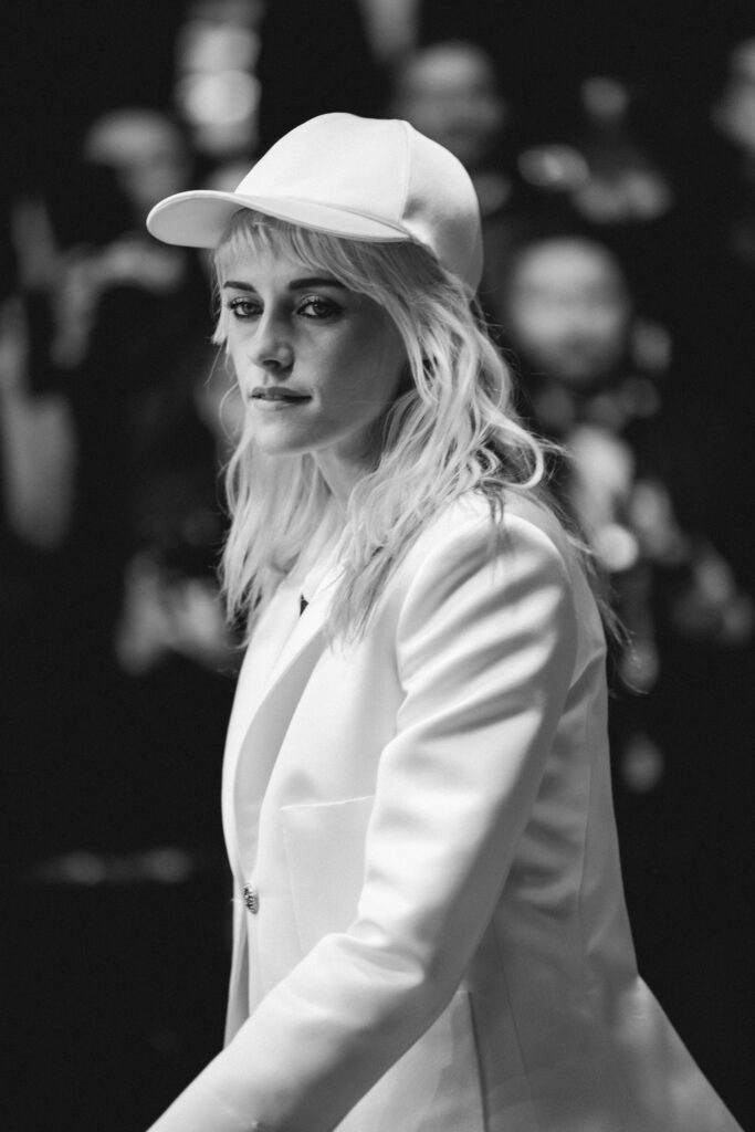 Kristen Stewart a Cannes 2025, sul red carpet del film The Chronology of Water