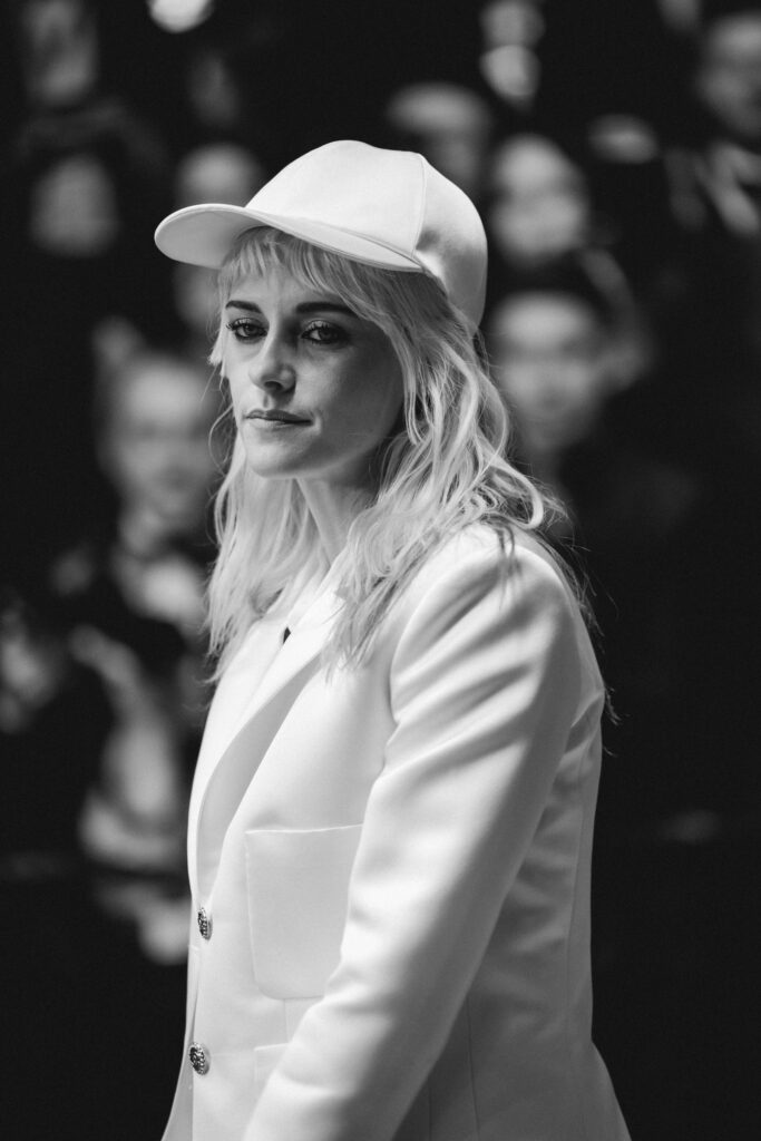 Kristen Stewart a Cannes 2025, sul red carpet del film The Chronology of Water