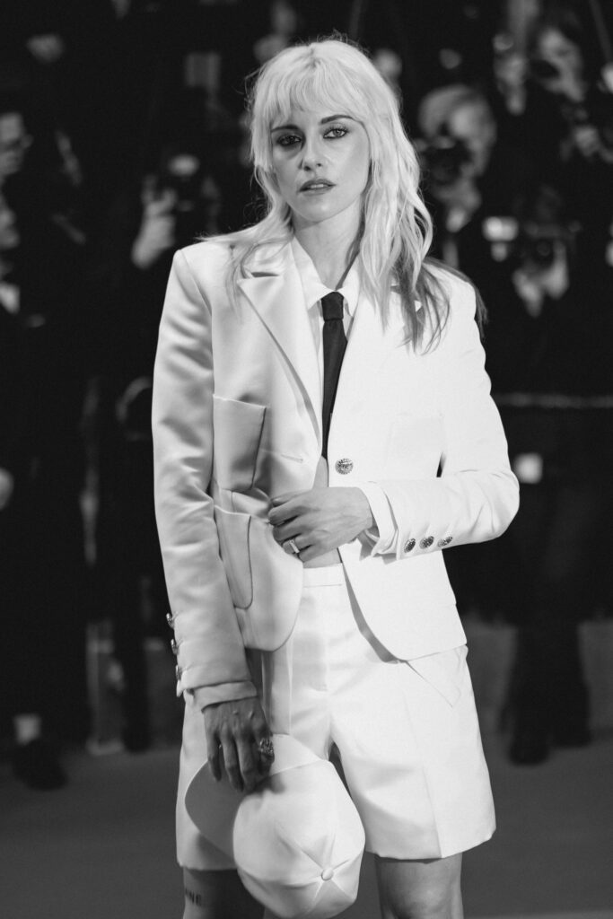 Kristen Stewart a Cannes 2025, sul red carpet del film The Chronology of Water