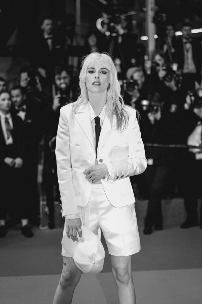 Kristen Stewart a Cannes 2025, sul red carpet del film The Chronology of Water