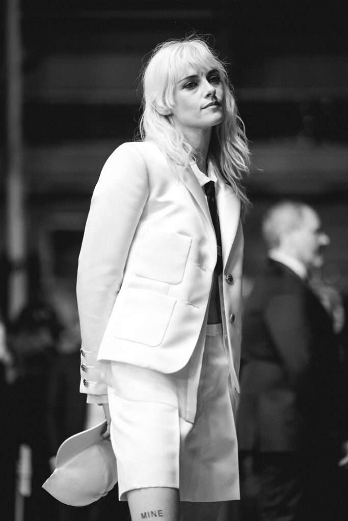 Kristen Stewart a Cannes 2025, sul red carpet del film The Chronology of Water
