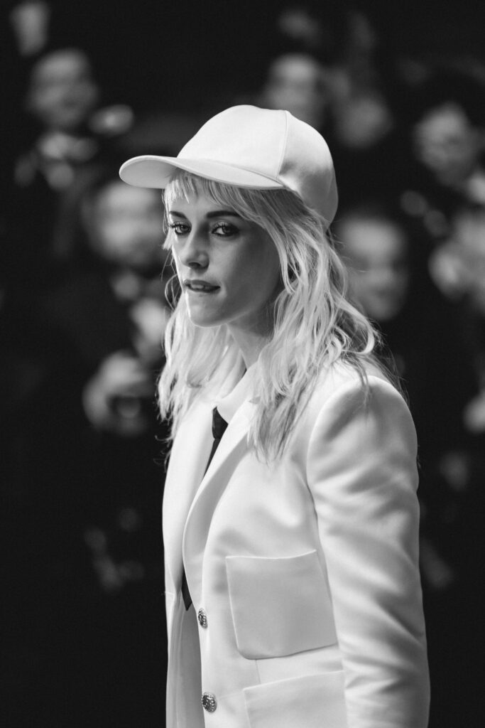 Kristen Stewart a Cannes 2025, sul red carpet del film The Chronology of Water