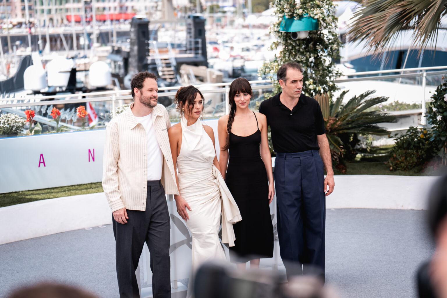 Il cast di Splitsville al photocall ufficiale del film a Cannes 2025 (@Giulia Parmigiani per ScreenWorld.it)