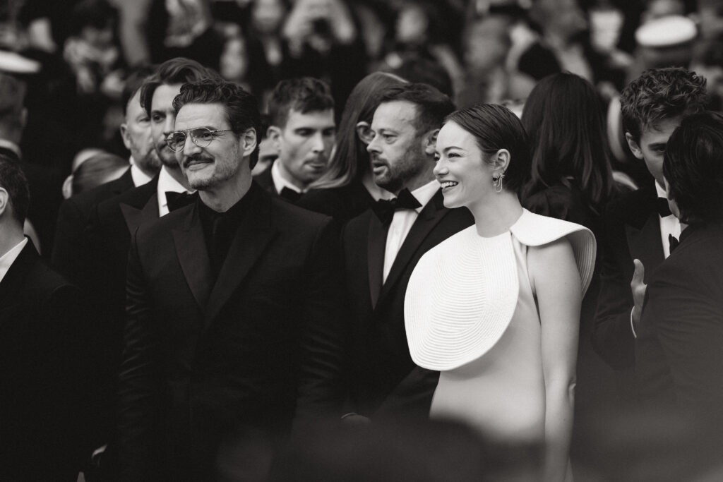 Pedro Pascal e Emma Stone sul red carpet di Eddington, a Cannes 2025