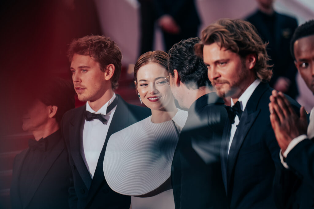 Austin Butler e Emma Stone sul red carpet di Eddington, Cannes 2025