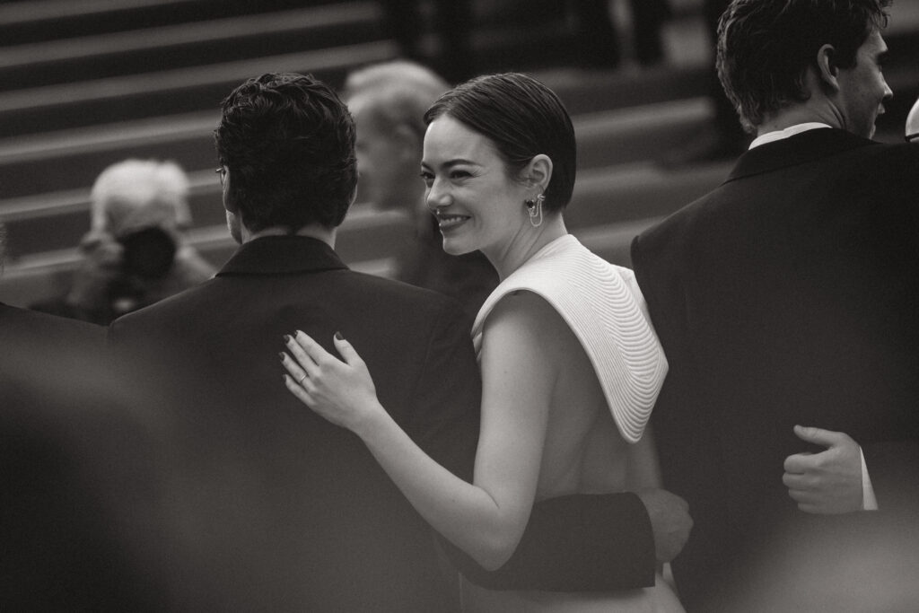 Austin Butler e Emma Stone sul red carpet di Eddington, Cannes 2025