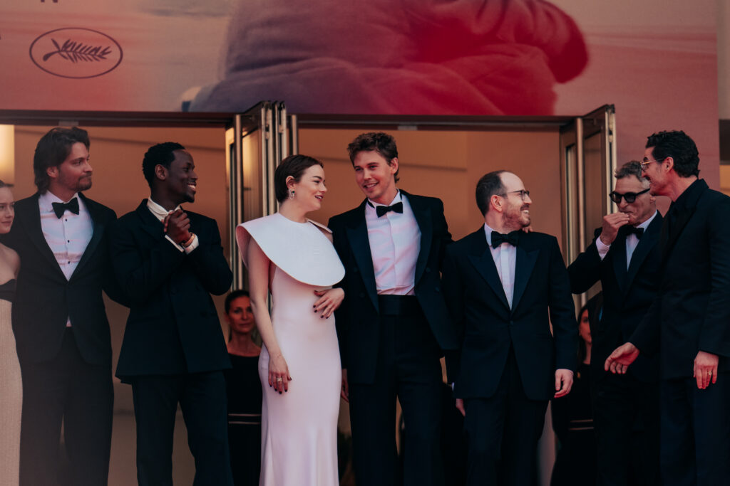 Austin Butler, Emma Stone , Ari Aster, Pedro Pascal e Joaquin Phoenix sul red carpet di Eddington, Cannes 2025