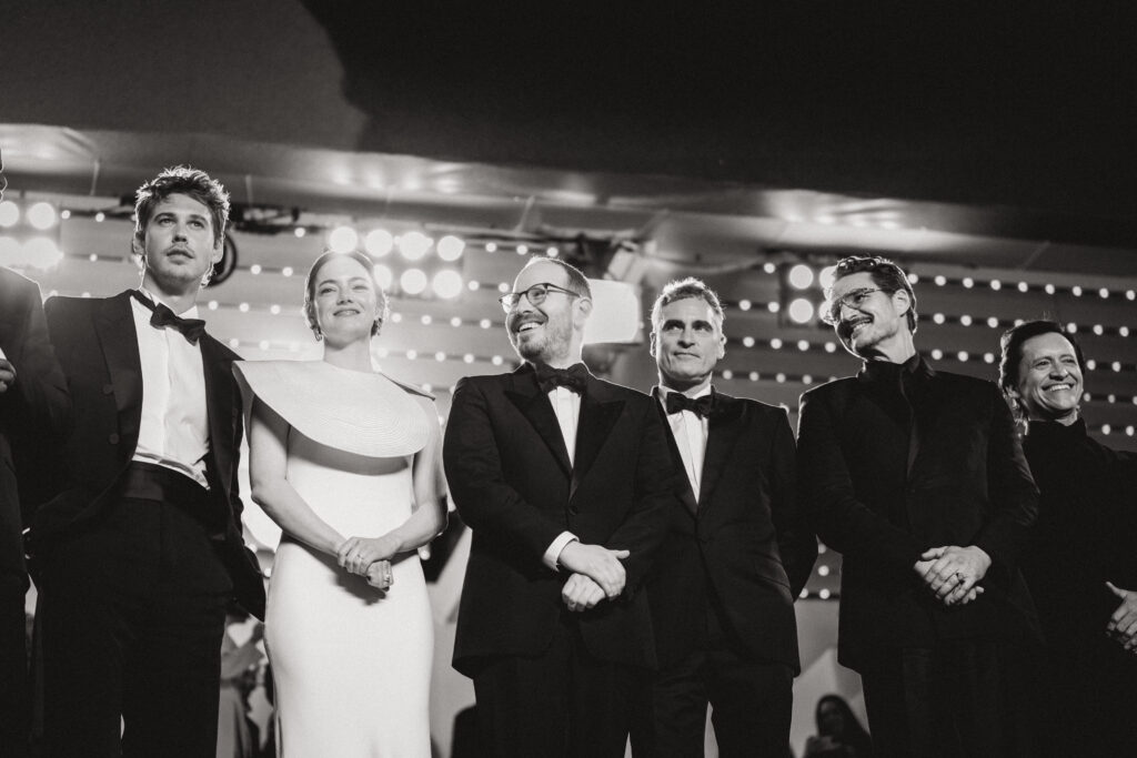 Austin Butler, Emma Stone , Ari Aster, Pedro Pascal e Joaquin Phoenix sul red carpet di Eddington, Cannes 2025