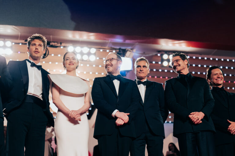 Austin Butler, Emma Stone , Ari Aster, Pedro Pascal e Joaquin Phoenix sul red carpet di Eddington, Cannes 2025