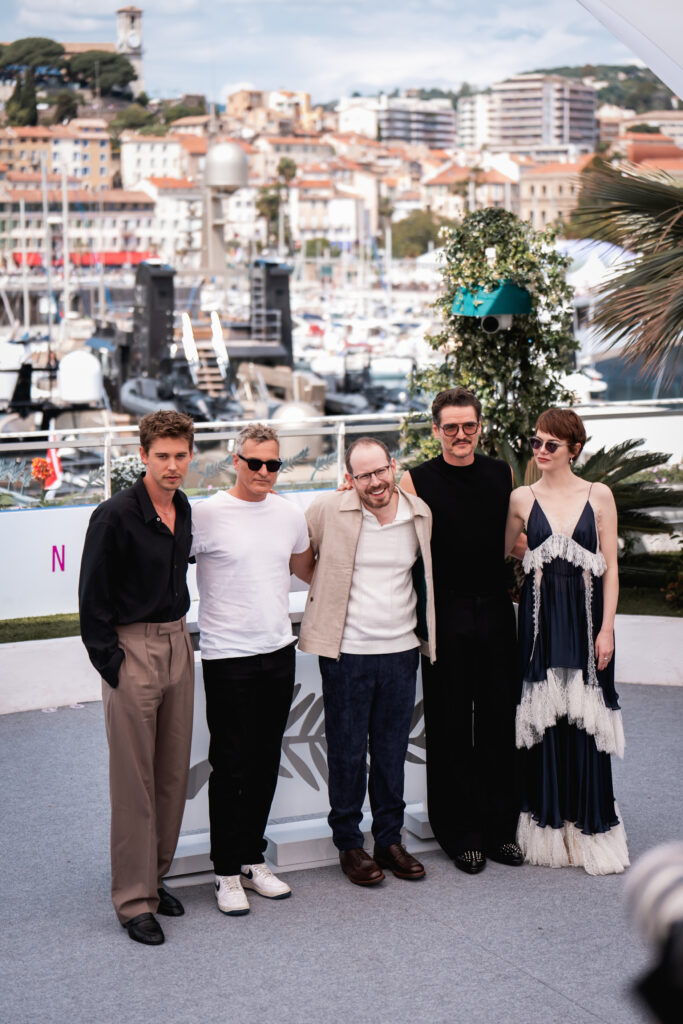 Austin Butler, Joaquin Phoenix, Ari Aster, Pedro Pascal e Emma Stone al photocall ufficiale di Eddington, Cannes 2025