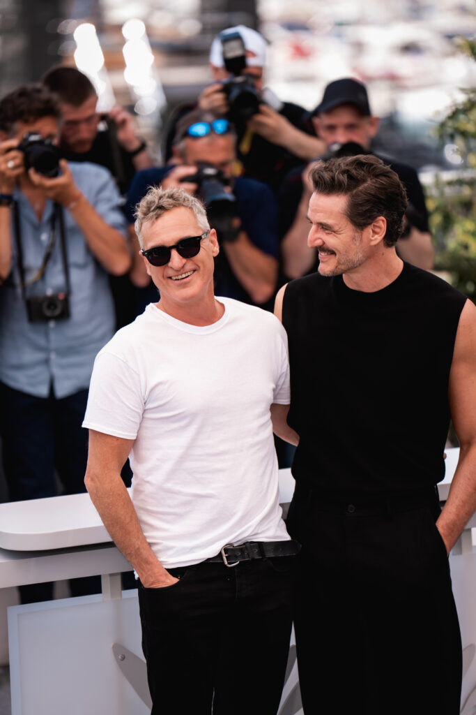 Joaquin Phoenix e Pedro Pascal al photocall ufficiale di Eddington, Cannes 2025
