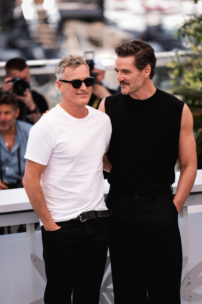Joaquin Phoenix e Pedro Pascal al photocall ufficiale di Eddington, Cannes 2025