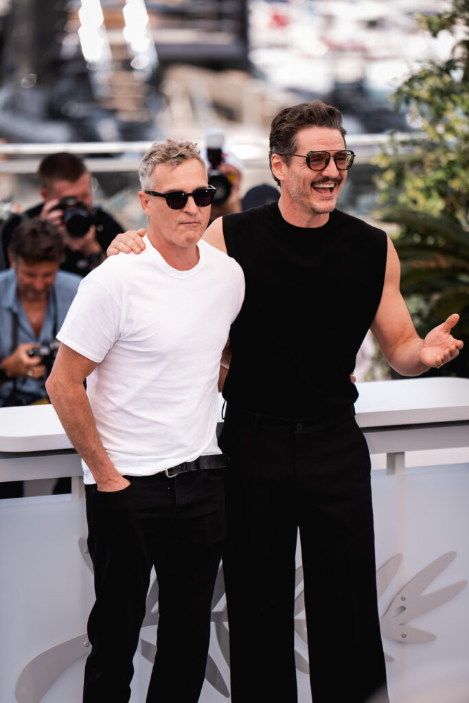 Joaquin Phoenix e Pedro Pascal al photocall ufficiale di Eddington, Cannes 2025