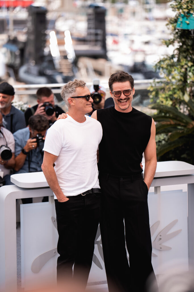 Joaquin Phoenix e Pedro Pascal al photocall ufficiale di Eddington, Cannes 2025