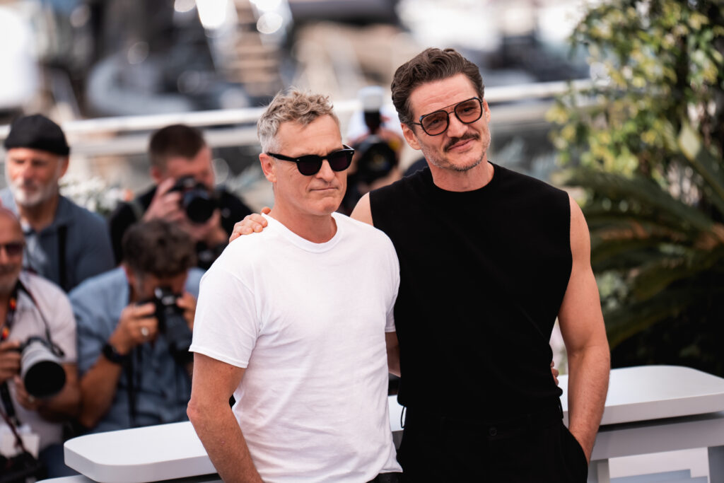 Joaquin Phoenix e Pedro Pascal al photocall ufficiale di Eddington, Cannes 2025