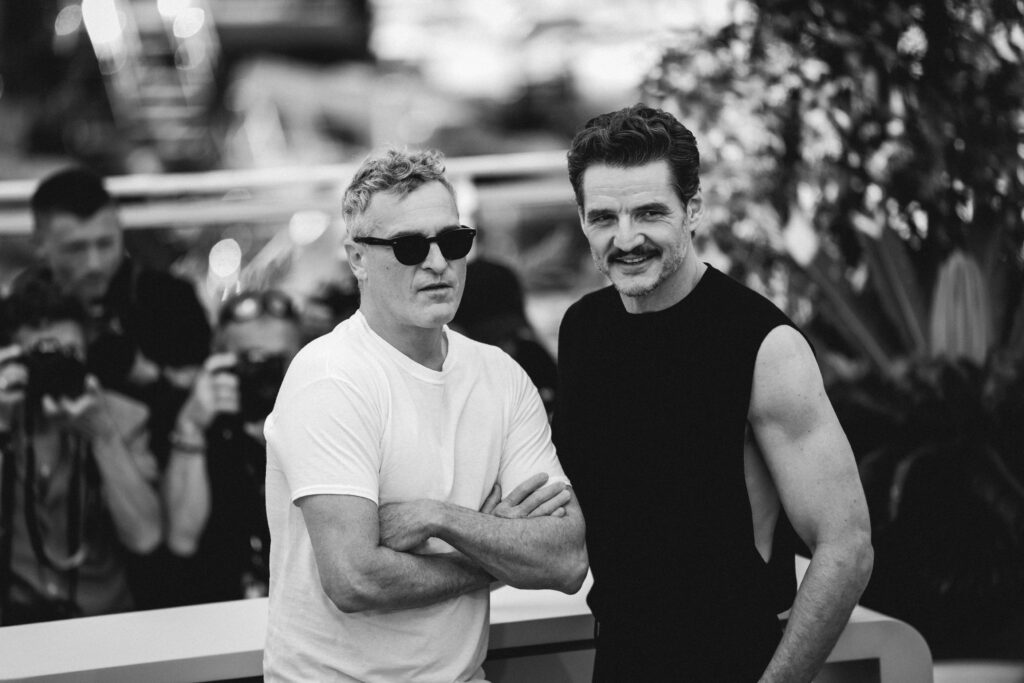 Joaquin Phoenix e Pedro Pascal al photocall ufficiale di Eddington, Cannes 2025
