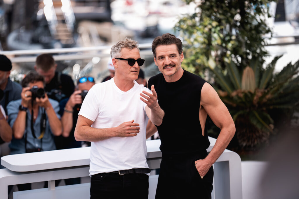 Joaquin Phoenix e Pedro Pascal al photocall ufficiale di Eddington, Cannes 2025