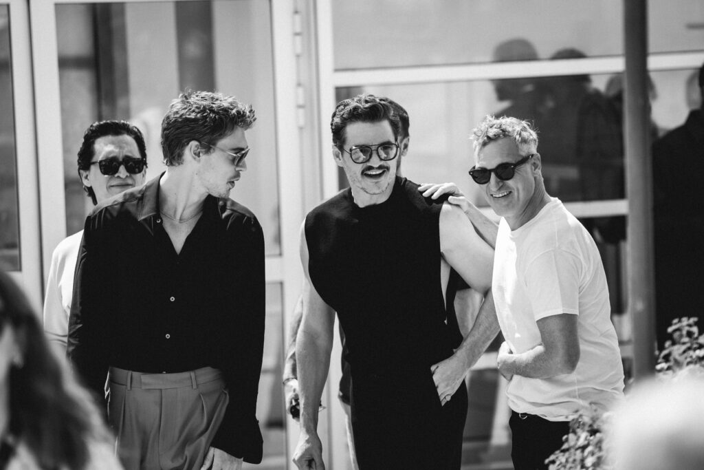 Joaquin Phoenix, Austin Butler e Pedro Pascal al photocall ufficiale di Eddington, Cannes 2025