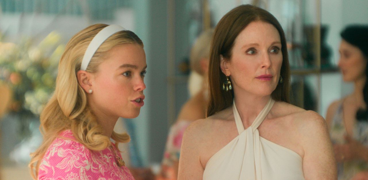Julianne Moore e Milly Alcock in una scena di Sirens