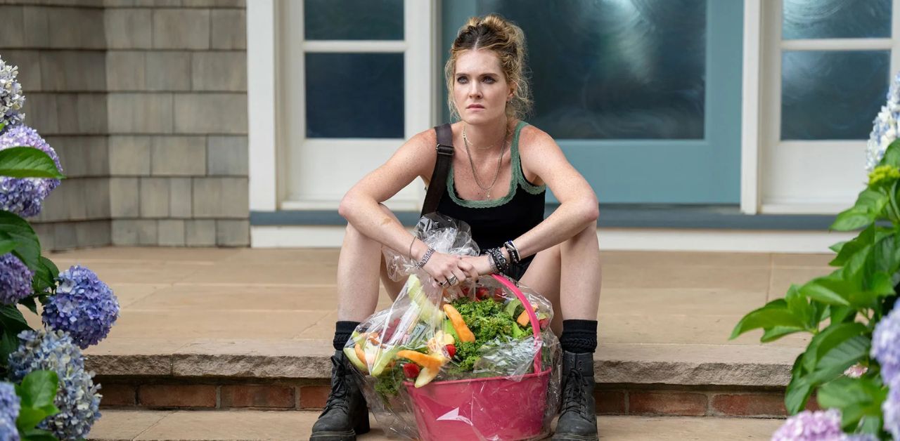 Meghann Fahy in una scena di Sirens