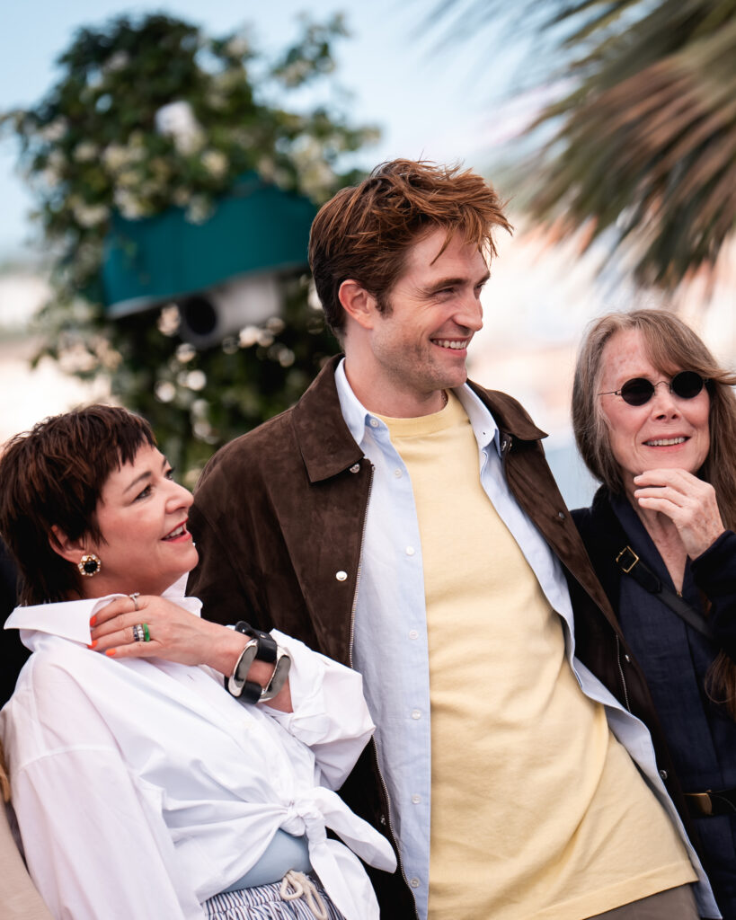 Lynne Ramsay, Robert Pattinson e Sissy Spacek al photocall ufficiale di Die, My Love a Cannes 2025
