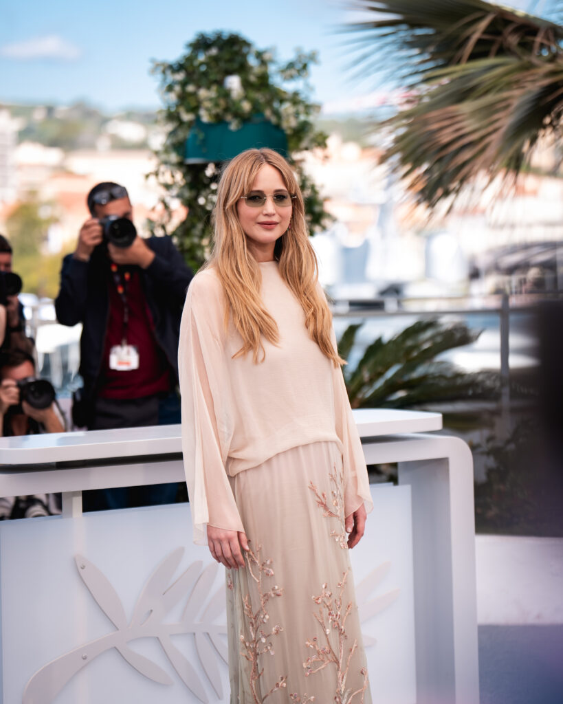 Jennifer Lawrence al photocall ufficiale di Die, My Love a Cannes 2025
