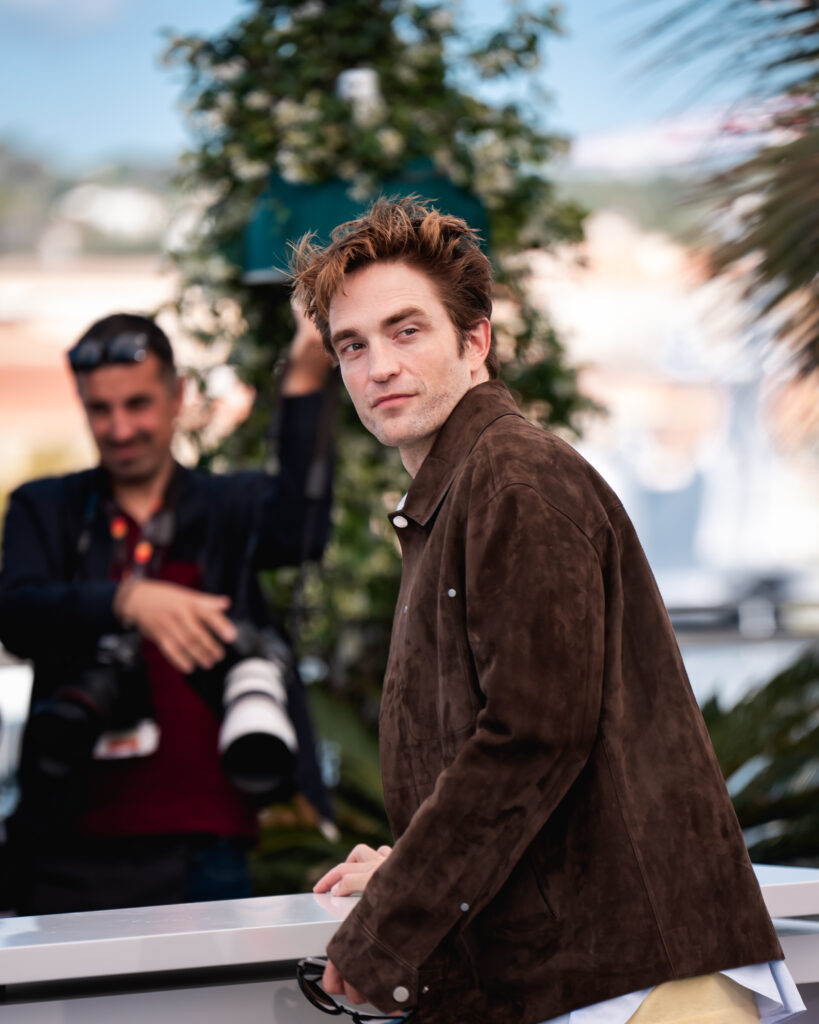 Robert Pattinson al photocall ufficiale di Die, My Love a Cannes 2025