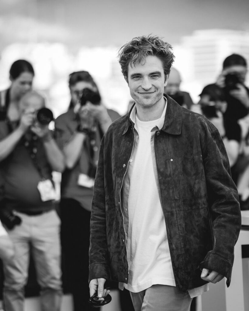 Robert Pattinson al photocall ufficiale di Die, My Love a Cannes 2025