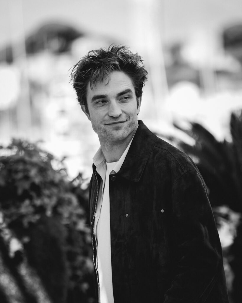 Robert Pattinson al photocall ufficiale di Die, My Love a Cannes 2025