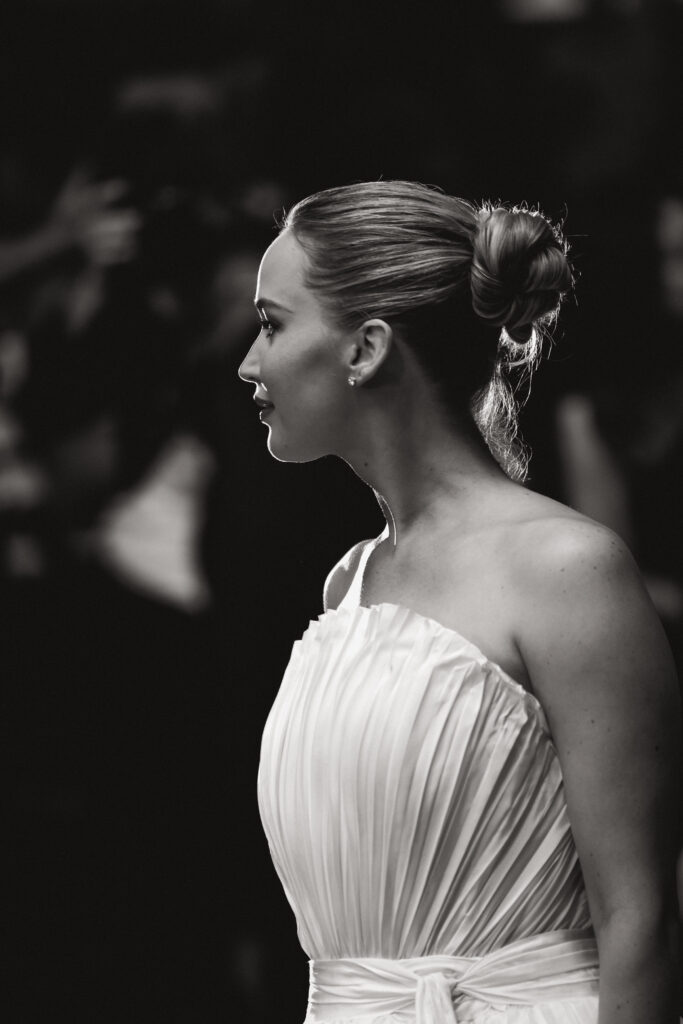Jennifer Lawrence a Cannes 2025 sul red carpet del film Die, My Love