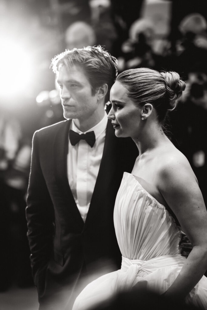 Robert Pattinson e Jennifer Lawrence a Cannes 2025 sul red carpet del film Die, My Love