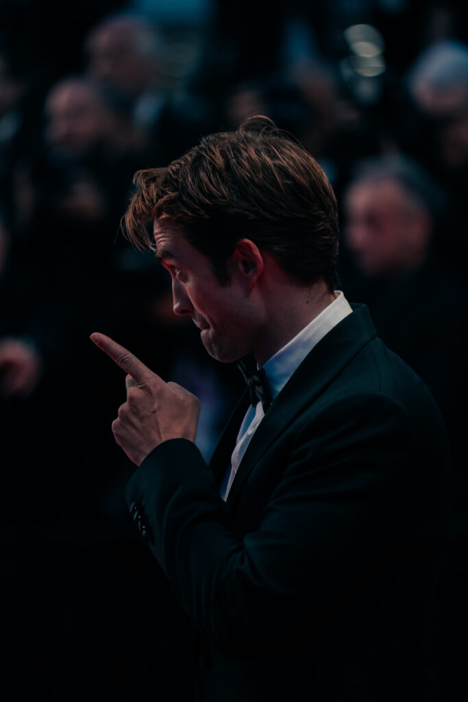 Robert Pattinson a Cannes 2025 sul red carpet del film Die, My Love