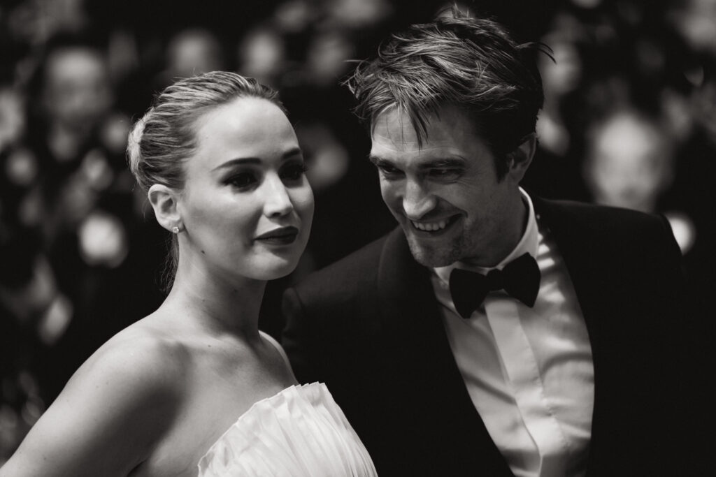 Robert Pattinson e Jennifer Lawrence a Cannes 2025 sul red carpet del film Die, My Love