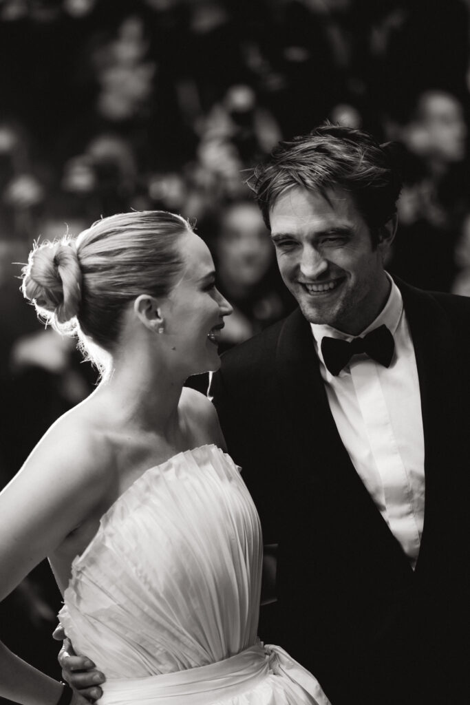 Robert Pattinson e Jennifer Lawrence a Cannes 2025 sul red carpet del film Die, My Love