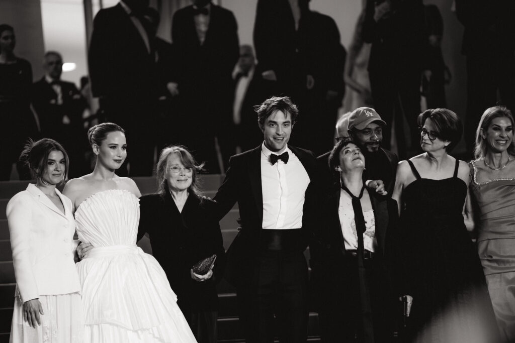 Il cast del film Die, My Love sul red carpet di Cannes 2025