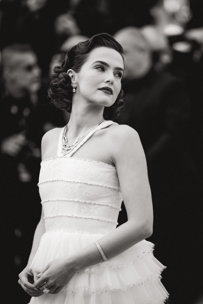 Zoey Deutch a Cannes 2025, sul red carpet del film Nouvelle Vague