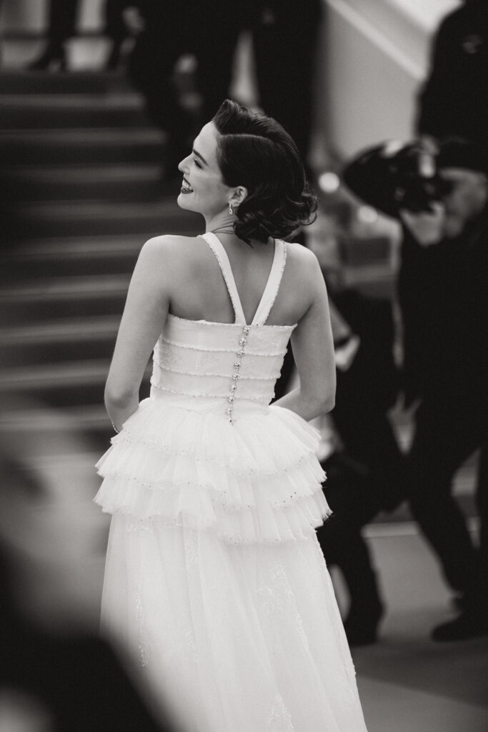 Zoey Deutch a Cannes 2025, sul red carpet del film Nouvelle Vague