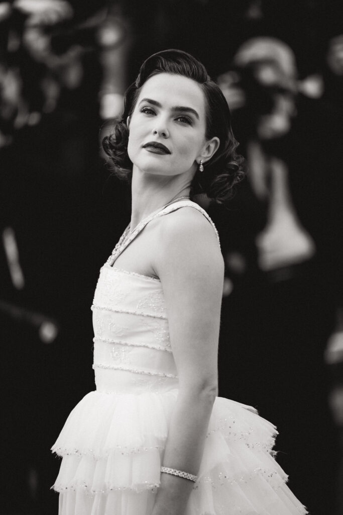 Zoey Deutch a Cannes 2025, sul red carpet del film Nouvelle Vague