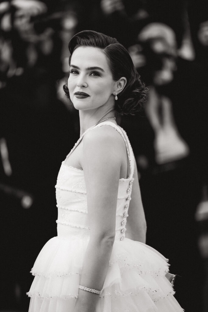 Zoey Deutch a Cannes 2025, sul red carpet del film Nouvelle Vague