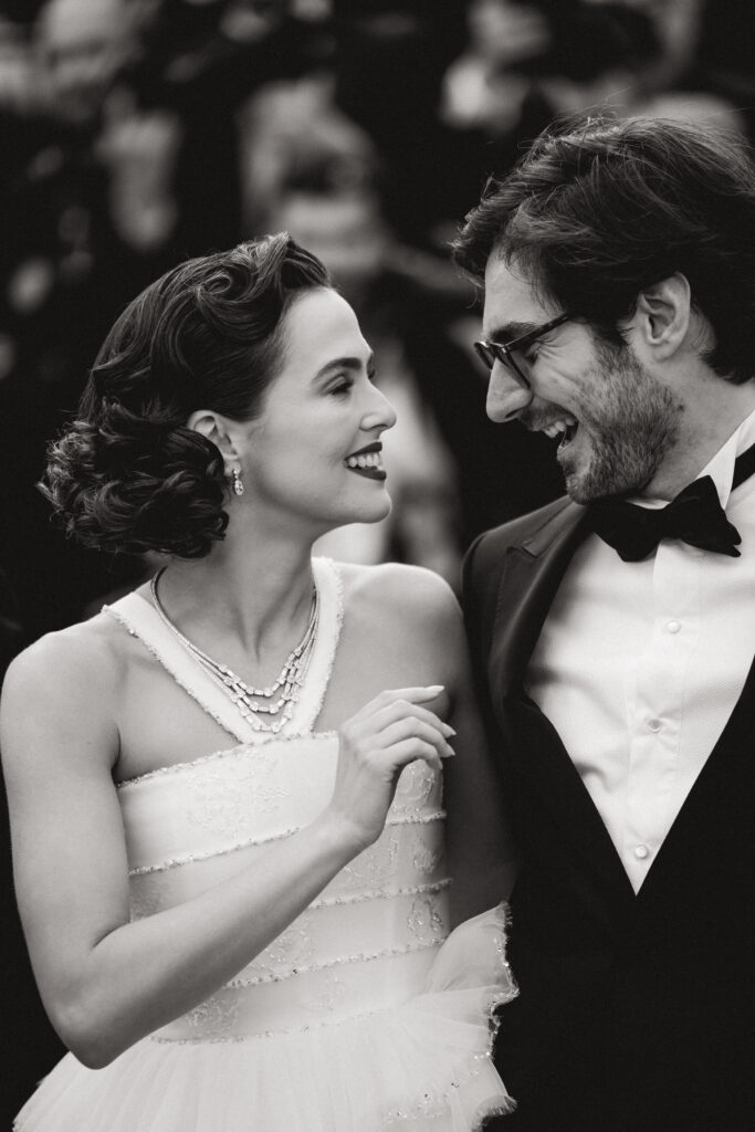 Zoey Deutch e Guillaume Marbeck a Cannes 2025, sul red carpet del film Nouvelle Vague