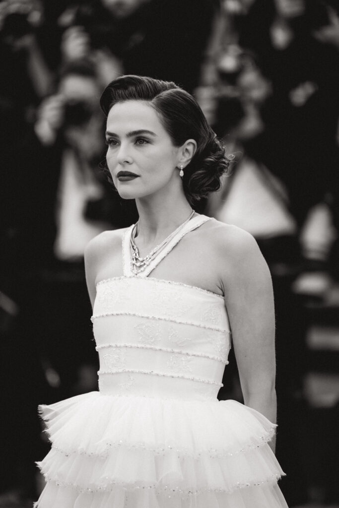 Zoey Deutch a Cannes 2025, sul red carpet del film Nouvelle Vague