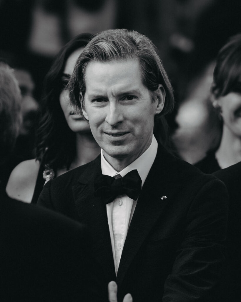 cannes 2025 wes anderson e il cast posano alla premiere di la trama fenicia