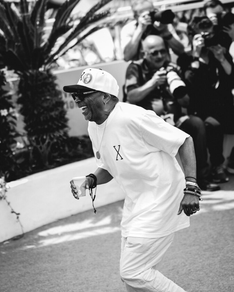 Spike Lee al photocall ufficiale di Highest 2 Lowest a Cannes 2025 (@Giulia Parmigiani per ScreenWorld.it)