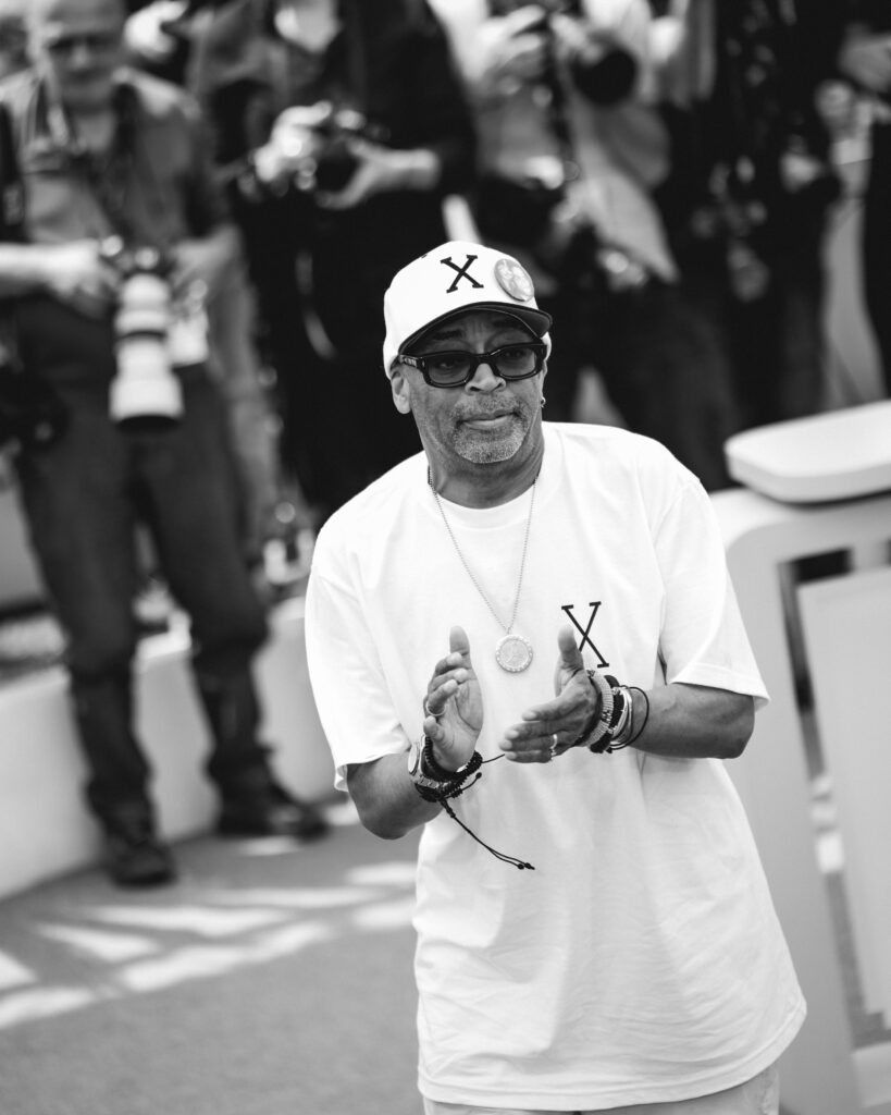 Spike Lee al photocall ufficiale di Highest 2 Lowest a Cannes 2025 (@Giulia Parmigiani per ScreenWorld.it)