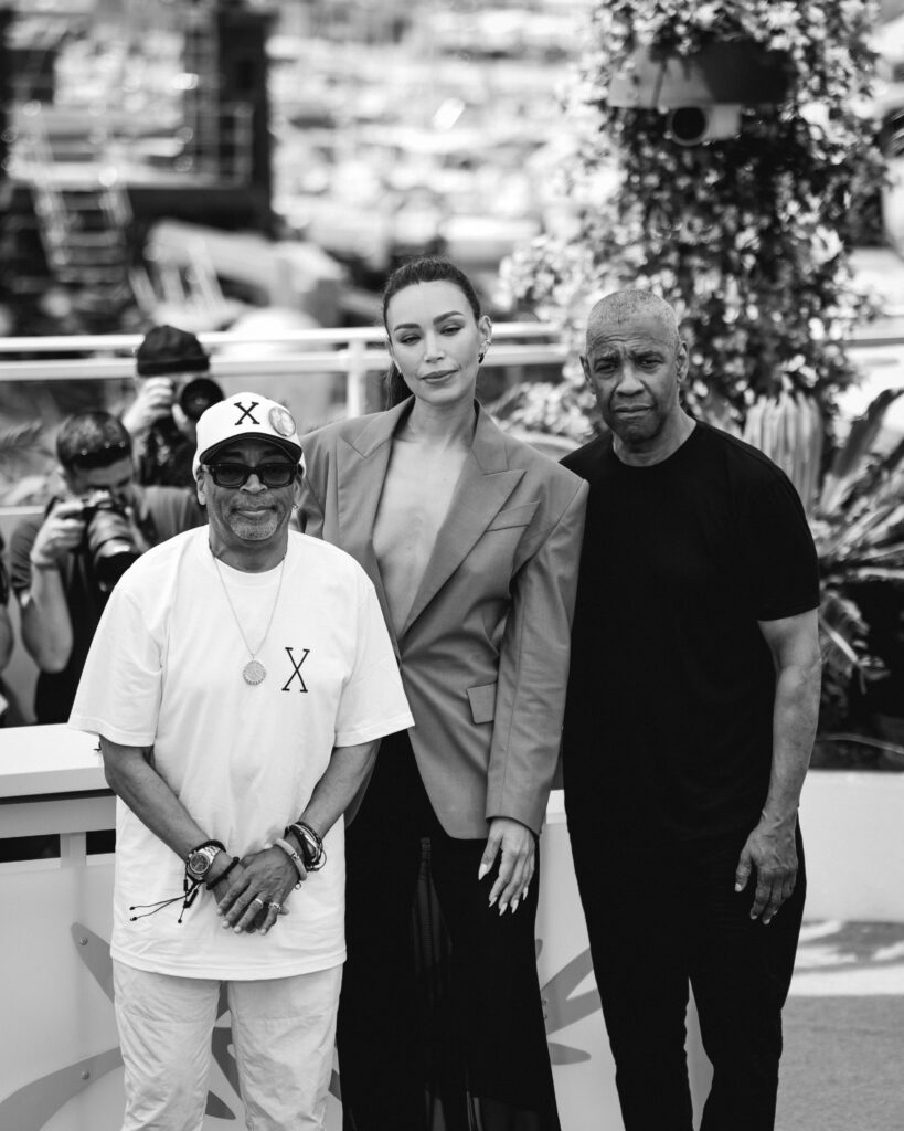 Spike Lee, Ilfenesh Hadera e Denzel Washington al photocall ufficiale di Highest 2 Lowest a Cannes 2025 (@Giulia Parmigiani per ScreenWorld.it)