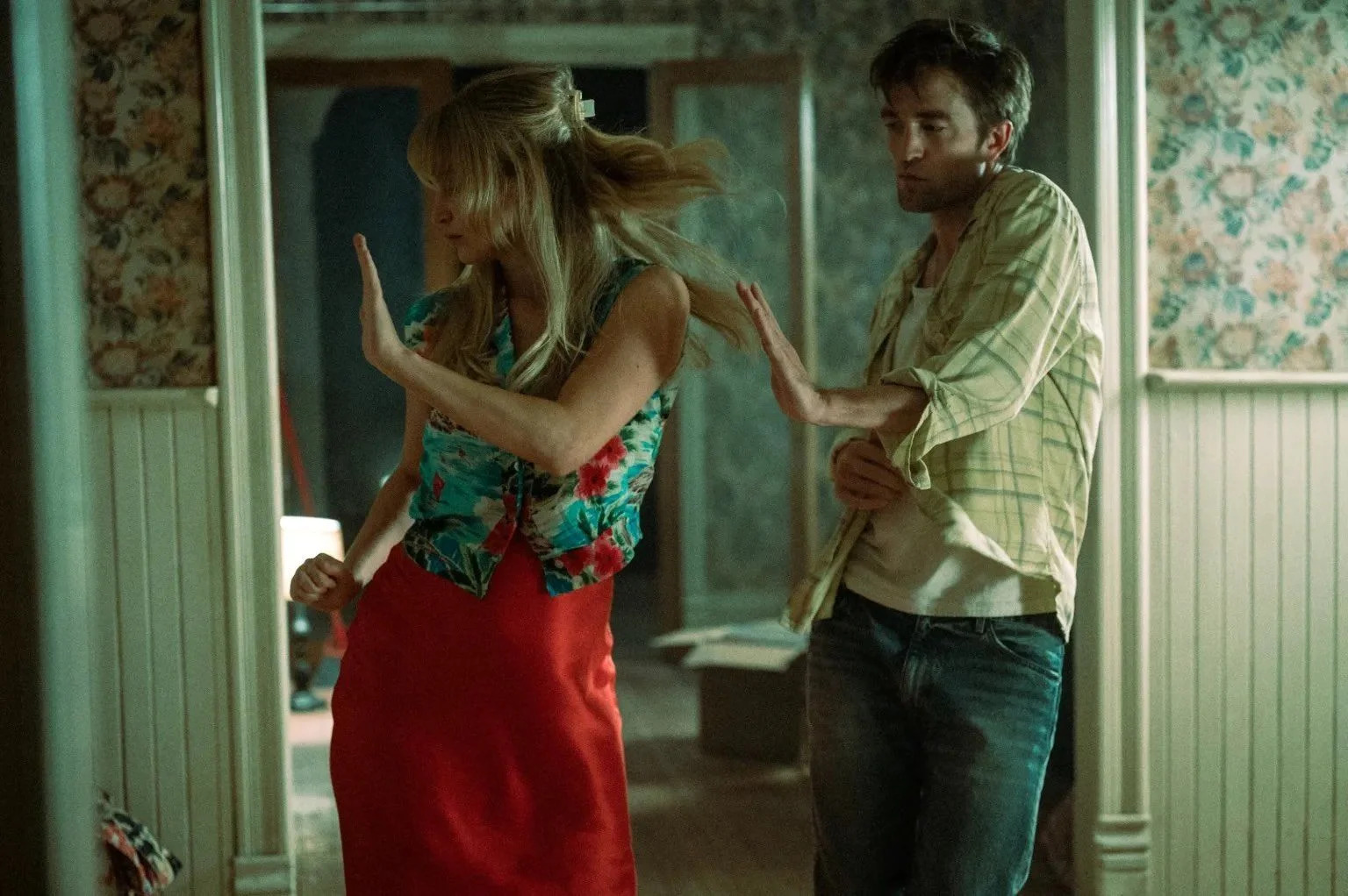 Jennifer Lawrence e Robert Pattinson in una scena di Die, My Love - ©Sikelia Productions