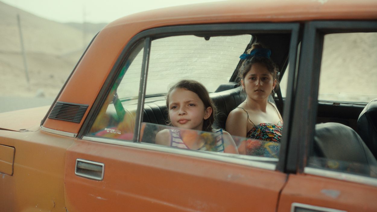 Abril Gjurinovic e Luana Vega in una scena di Reinas.