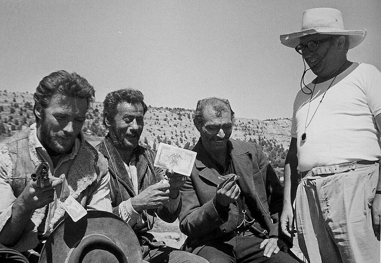 Clint Eastwood, Eli Wallach, Lee Van Cliff e Sergio Leone sul set de Il buono, il brutto, il cattivo (1966) 