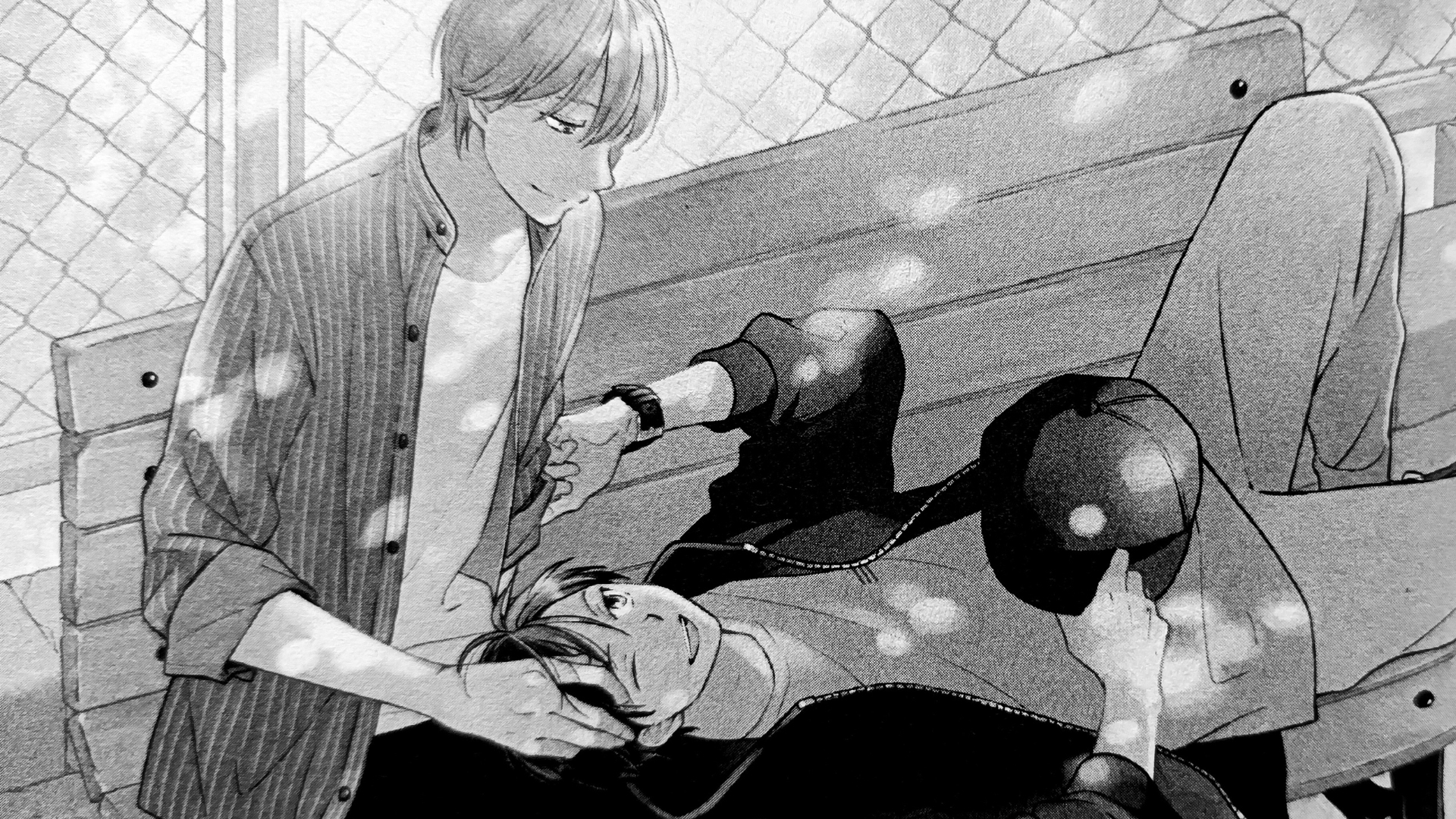 Wataru con la testa poggiata sulle gambe di Saeki