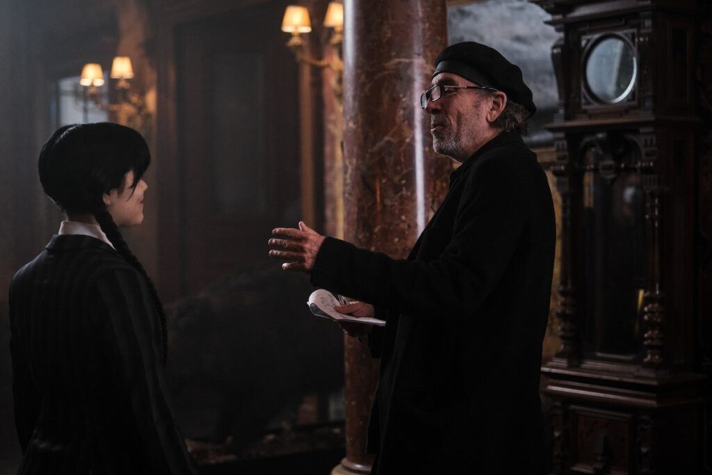 Tim Burton sul set di Mercoledì